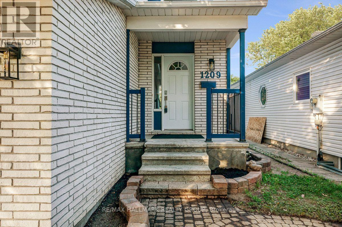 1209 Whiterock Street, Ottawa, Ontario  K1J 1A7 - Photo 2 - X13546656