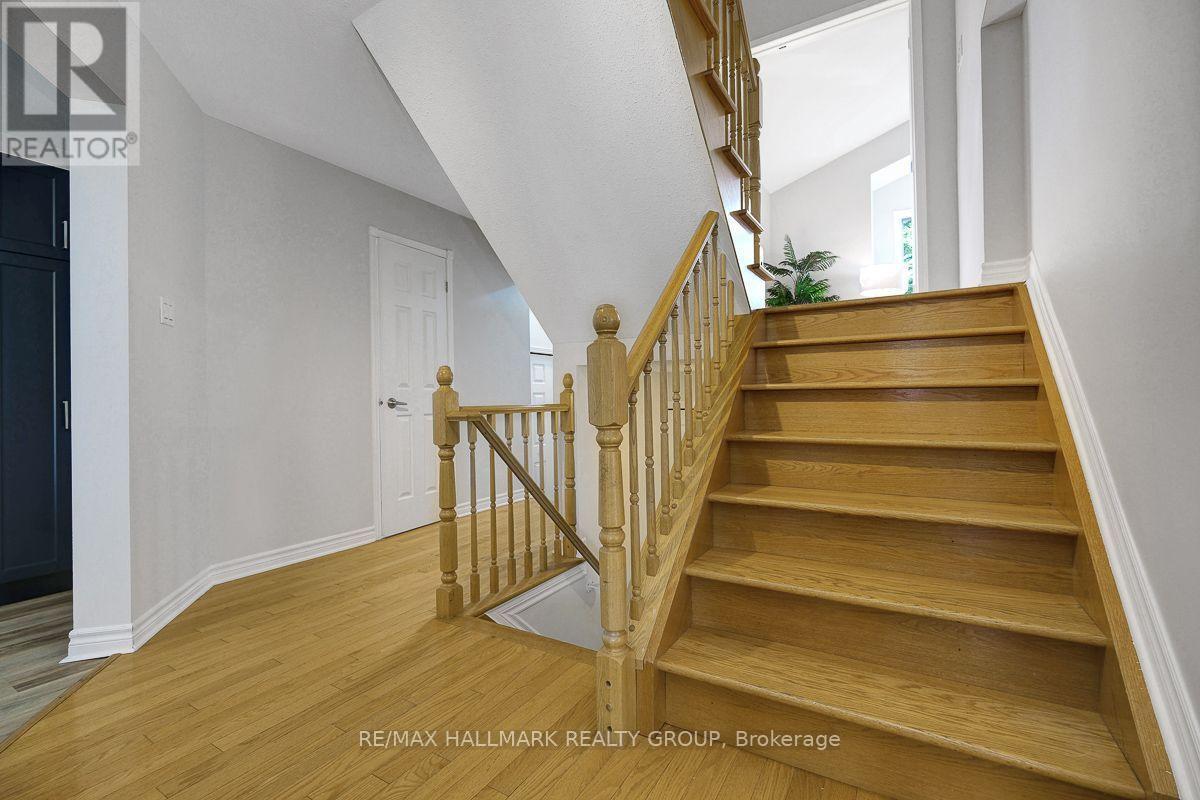 1209 Whiterock Street, Ottawa, Ontario  K1J 1A7 - Photo 3 - X13546656