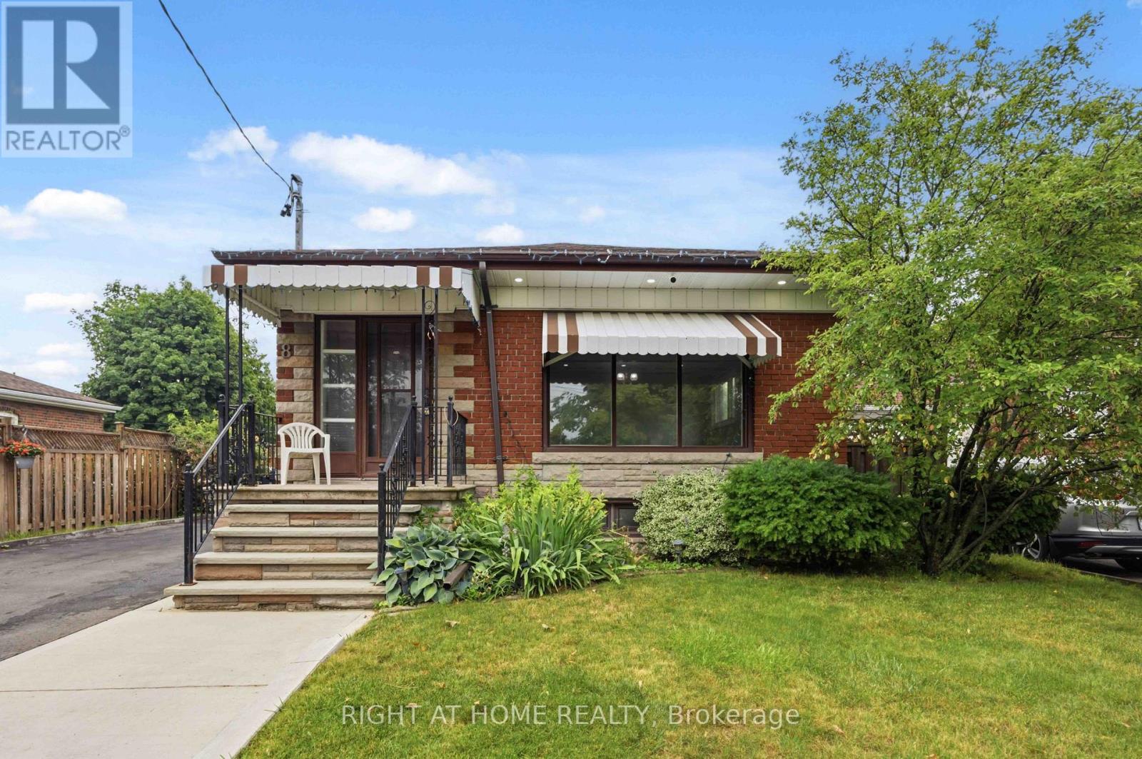 8 Grassington Crescent, Toronto, Ontario  M1G 1X5 - Photo 1 - E13546878