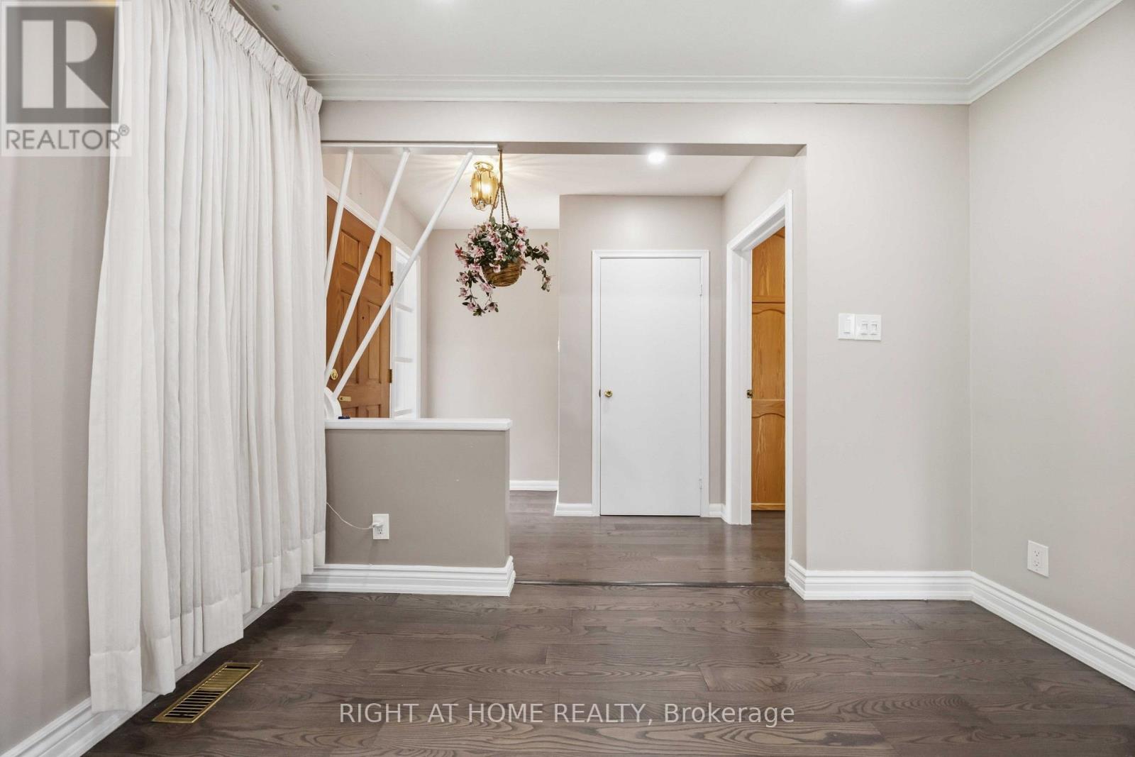 8 Grassington Crescent, Toronto, Ontario  M1G 1X5 - Photo 10 - E13546878