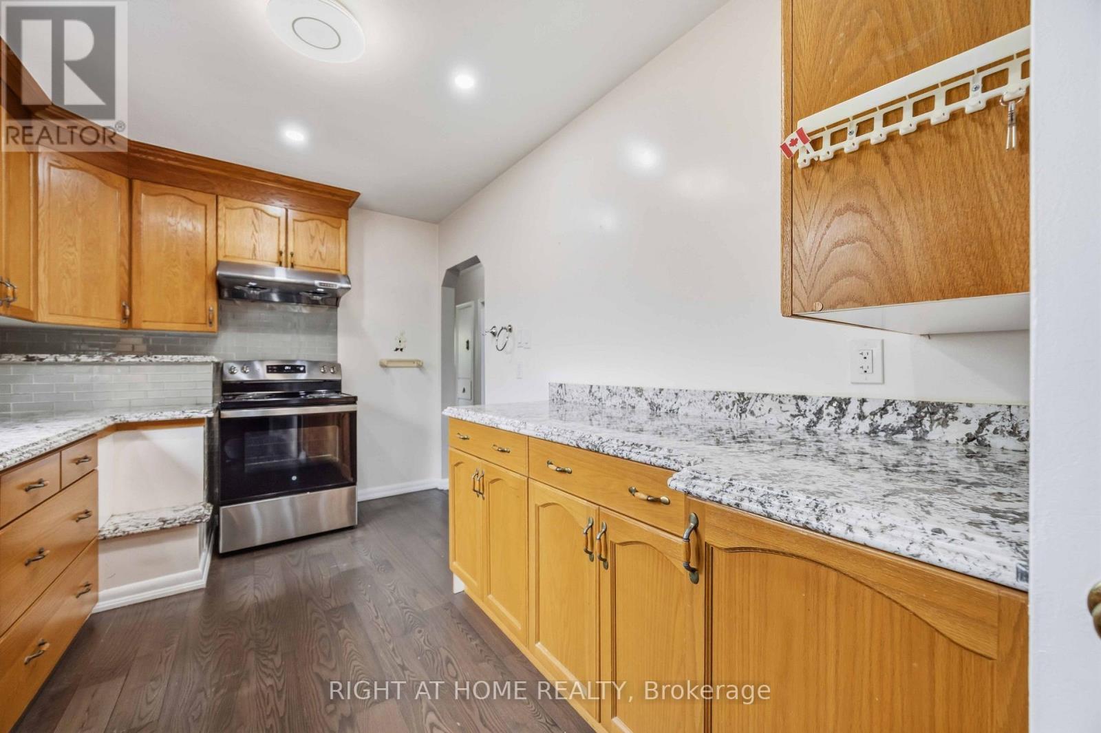 8 Grassington Crescent, Toronto, Ontario  M1G 1X5 - Photo 11 - E13546878