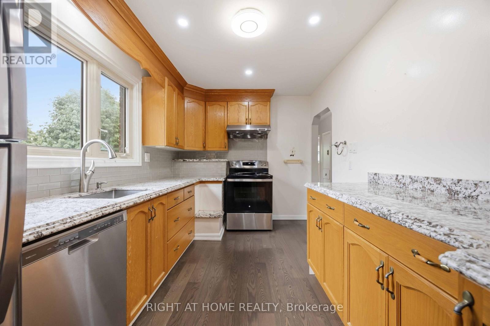 8 Grassington Crescent, Toronto, Ontario  M1G 1X5 - Photo 12 - E13546878