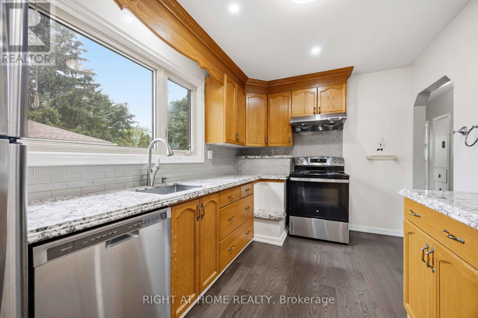 8 Grassington Crescent, Toronto, Ontario  M1G 1X5 - Photo 13 - E13546878