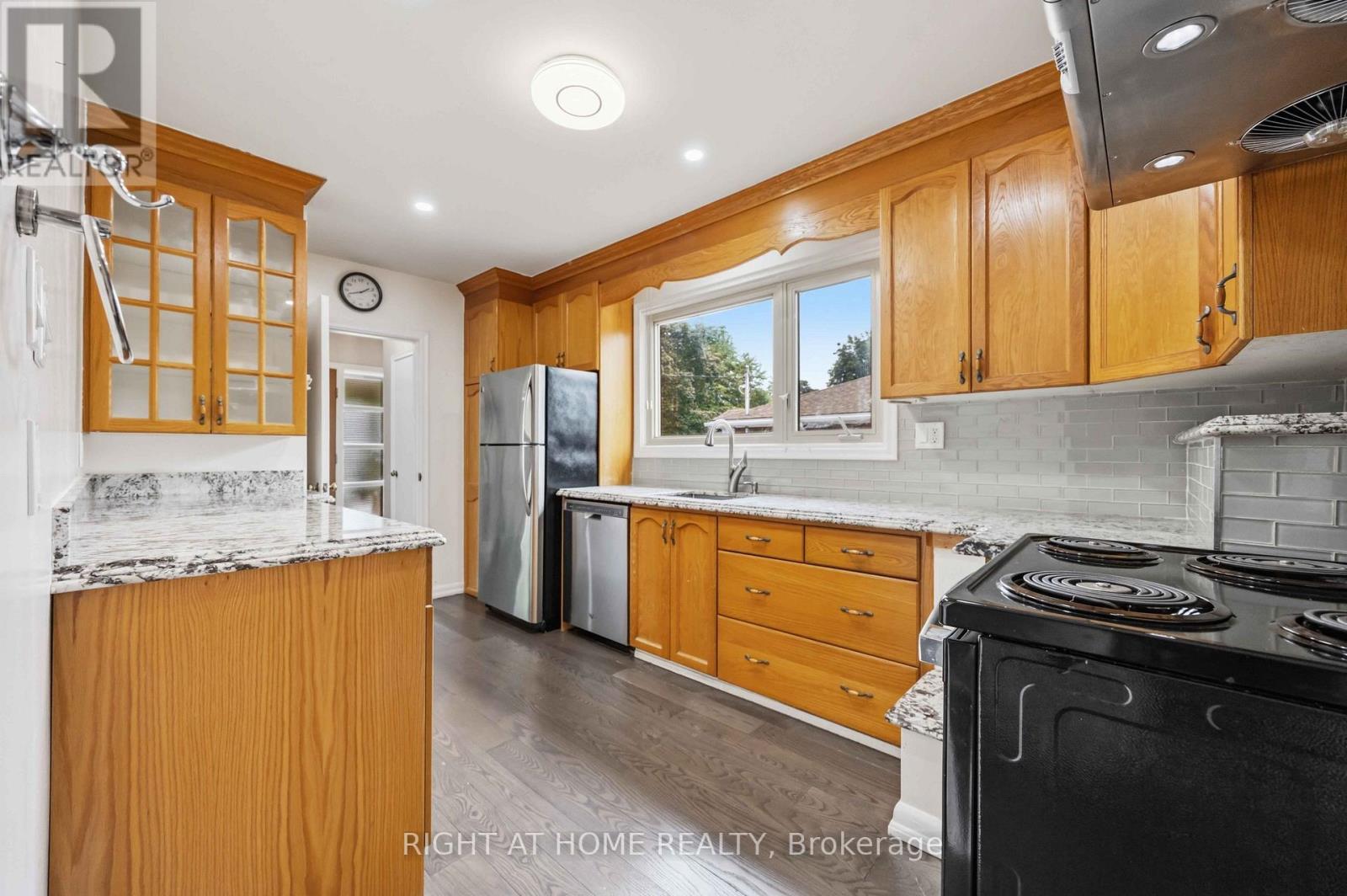 8 Grassington Crescent, Toronto, Ontario  M1G 1X5 - Photo 17 - E13546878
