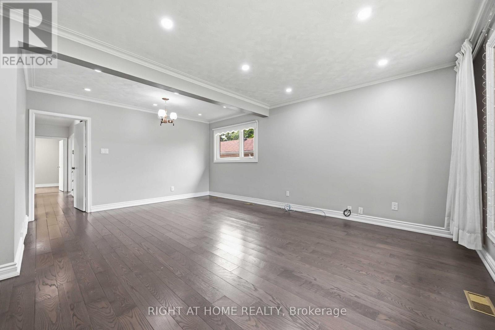 8 Grassington Crescent, Toronto, Ontario  M1G 1X5 - Photo 4 - E13546878