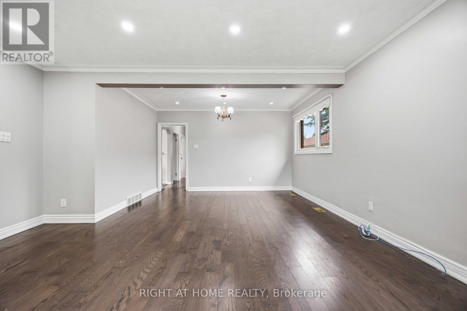 8 Grassington Crescent, Toronto, Ontario  M1G 1X5 - Photo 5 - E13546878