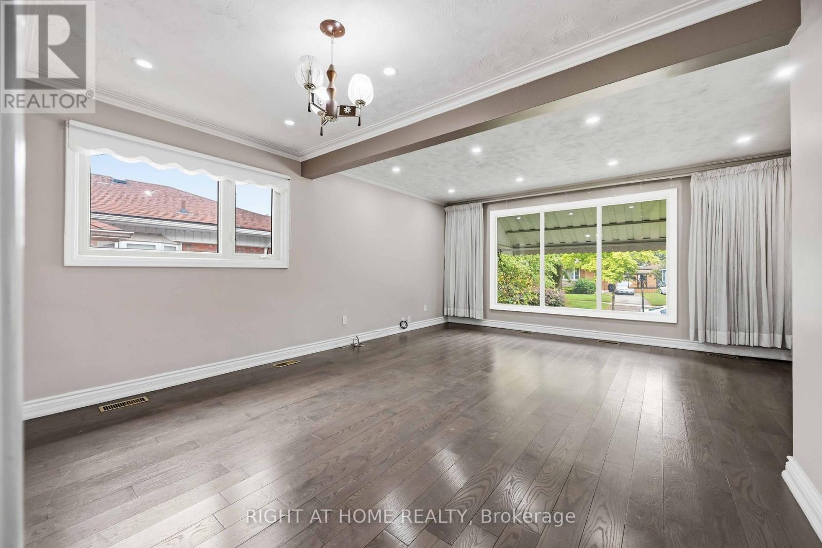 8 Grassington Crescent, Toronto, Ontario  M1G 1X5 - Photo 9 - E13546878