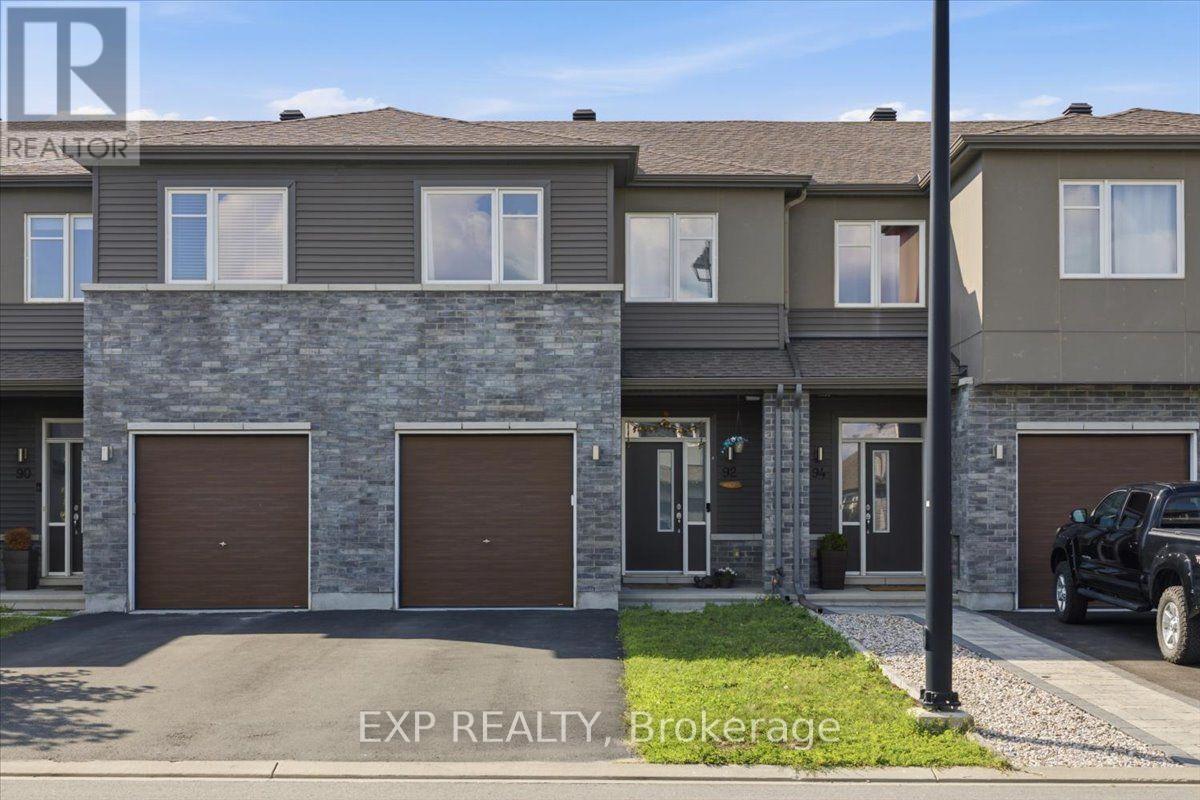92 Riddell Street, Carleton Place, Ontario  K7C 0J8 - Photo 1 - X13547194