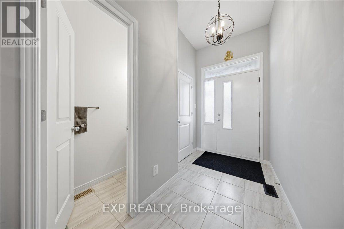 92 Riddell Street, Carleton Place, Ontario  K7C 0J8 - Photo 3 - X13547194