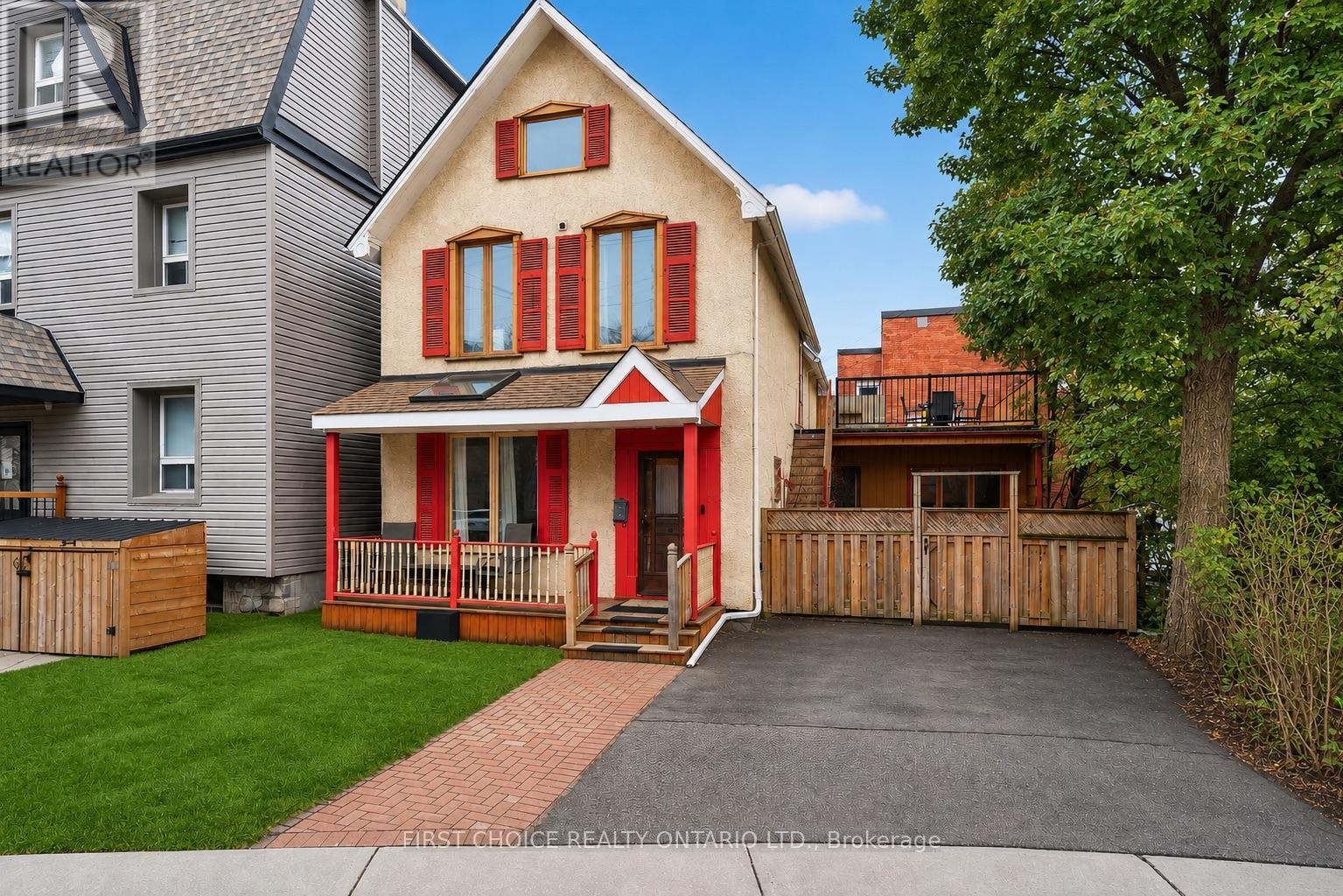 34 Gilmour Street, Ottawa, Ontario  K2P 0N3 - Photo 1 - X13547374