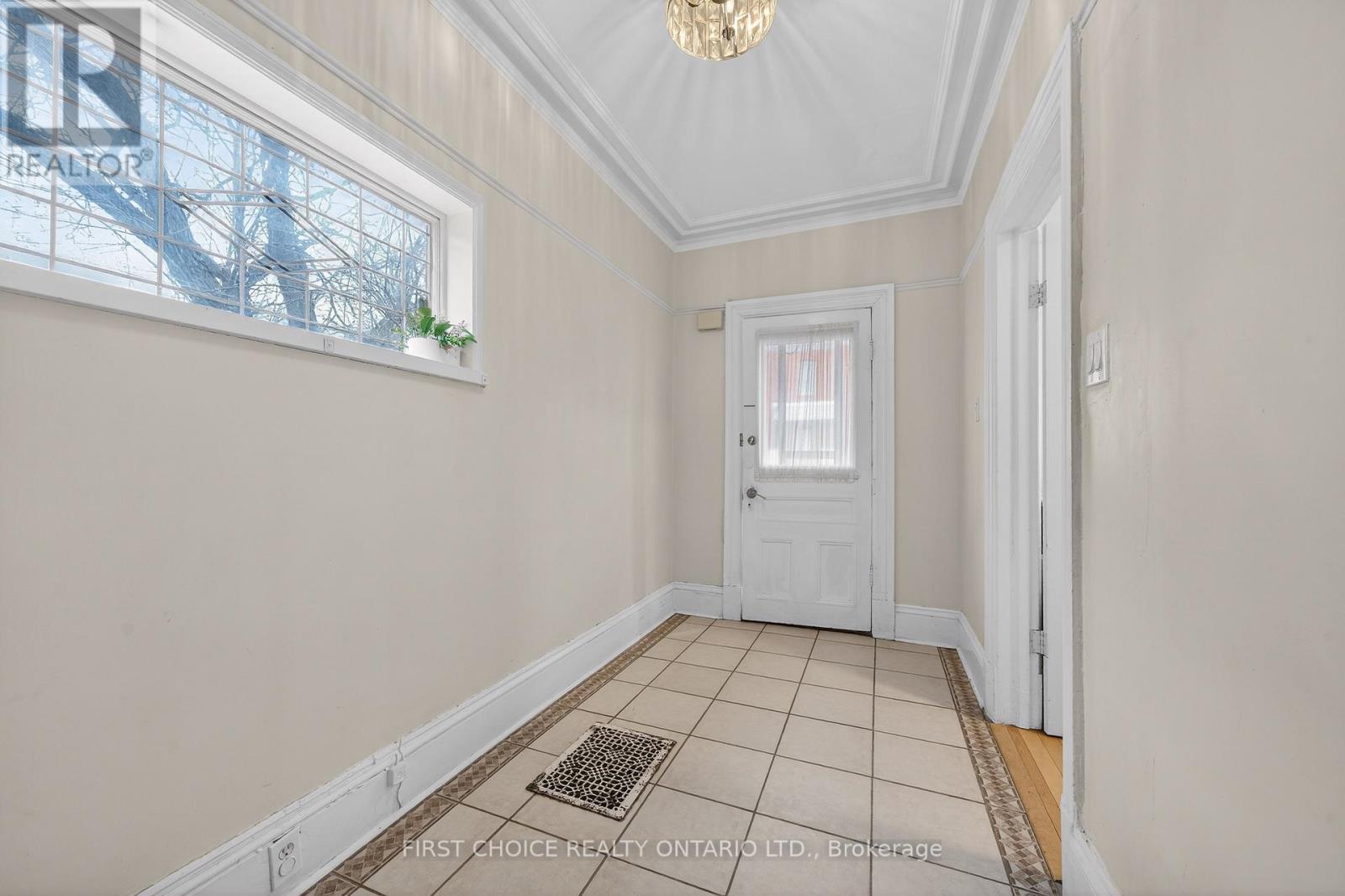 34 Gilmour Street, Ottawa, Ontario  K2P 0N3 - Photo 3 - X13547374
