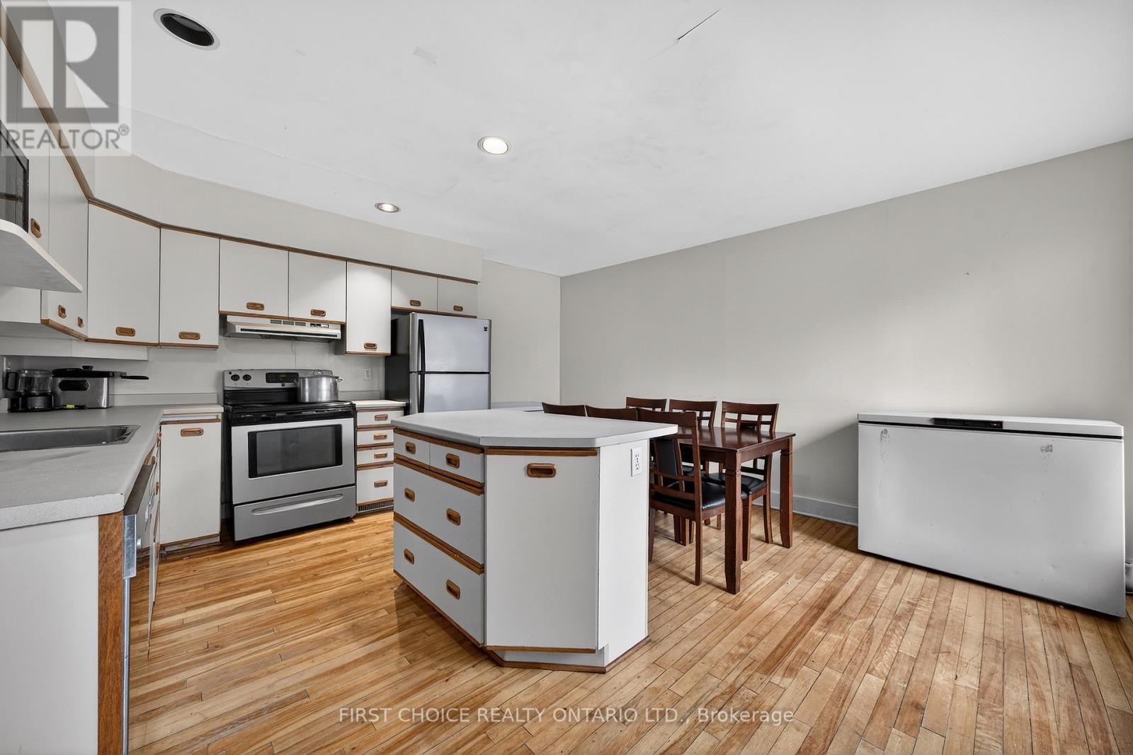 34 Gilmour Street, Ottawa, Ontario  K2P 0N3 - Photo 5 - X13547374