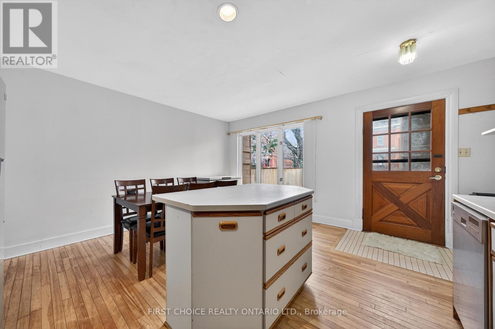 34 Gilmour Street, Ottawa, Ontario  K2P 0N3 - Photo 7 - X13547374