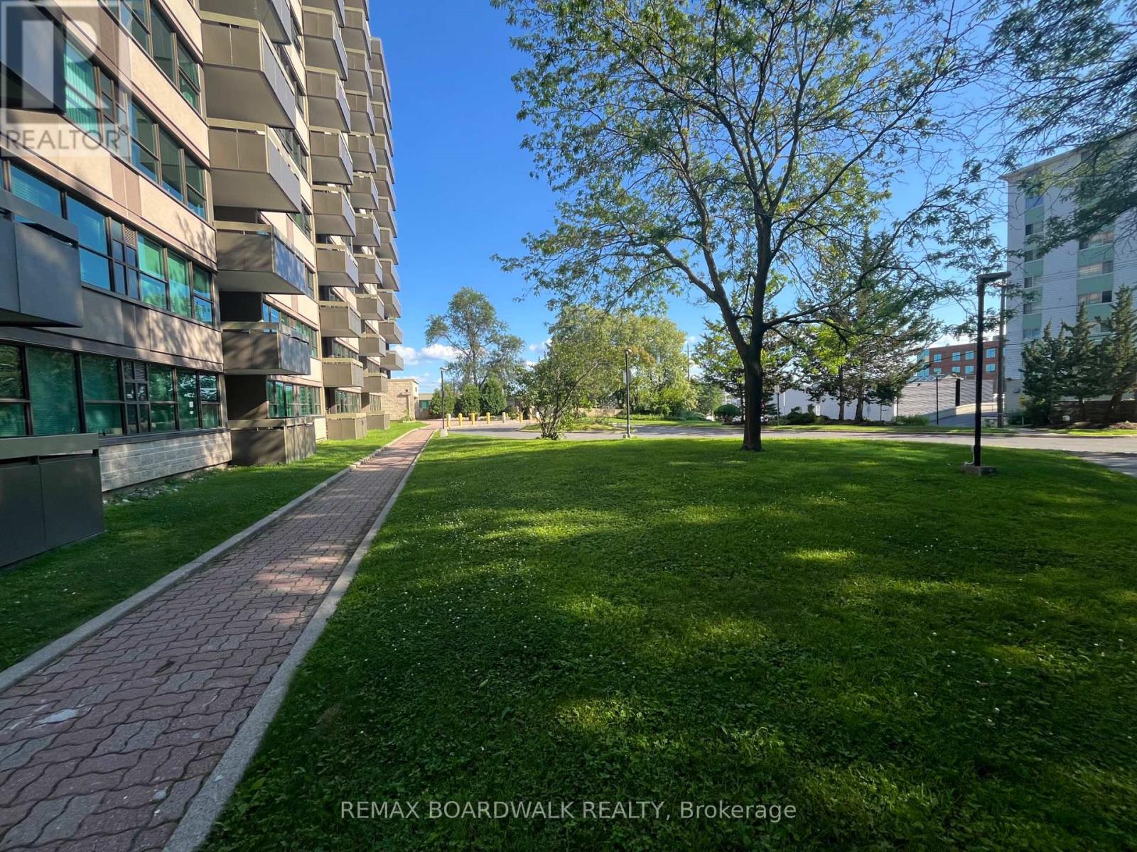 407 - 555 Brittany Drive, Ottawa, Ontario  K1K 4C5 - Photo 3 - X13547992