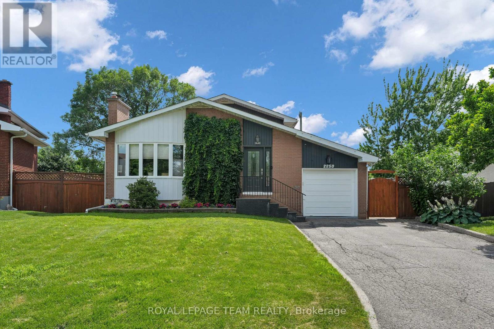2250 Urbandale Drive, Ottawa, Ontario  K1G 3G6 - Photo 1 - X13548266