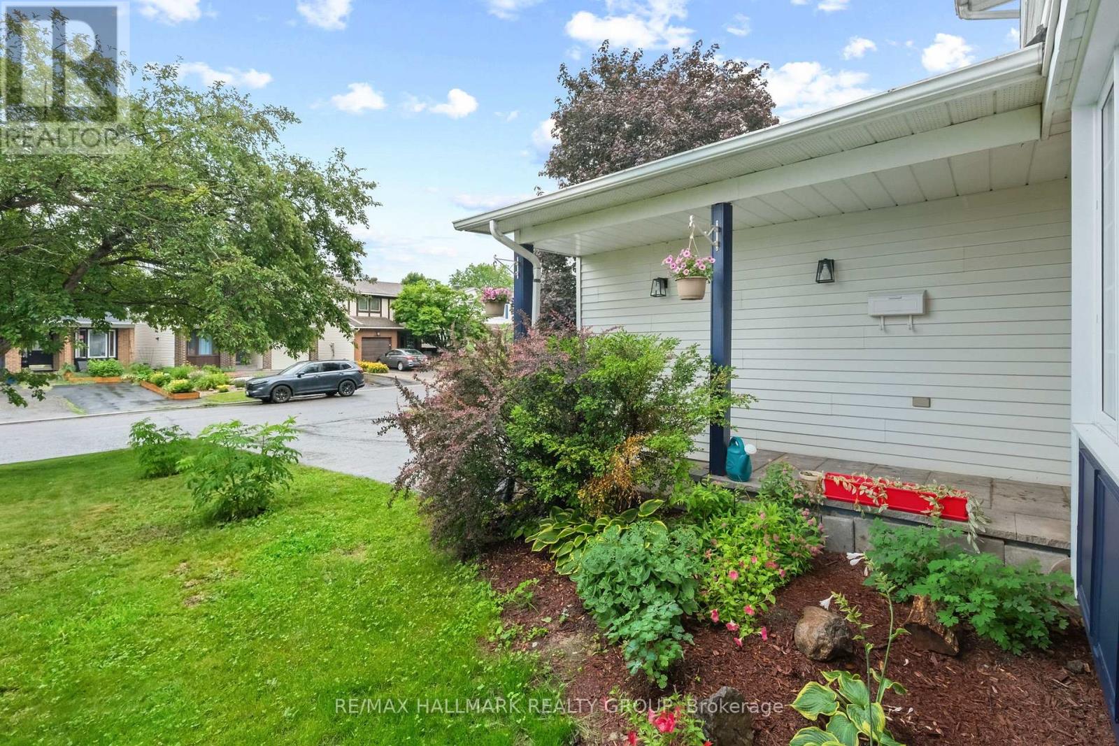 6398 Glen Knolls Drive, Ottawa, Ontario  K1C 2X2 - Photo 3 - X13548382
