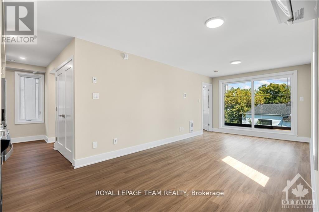 3 - 366 Winona Avenue, Ottawa, Ontario  K1Z 5H7 - Photo 2 - X13550406