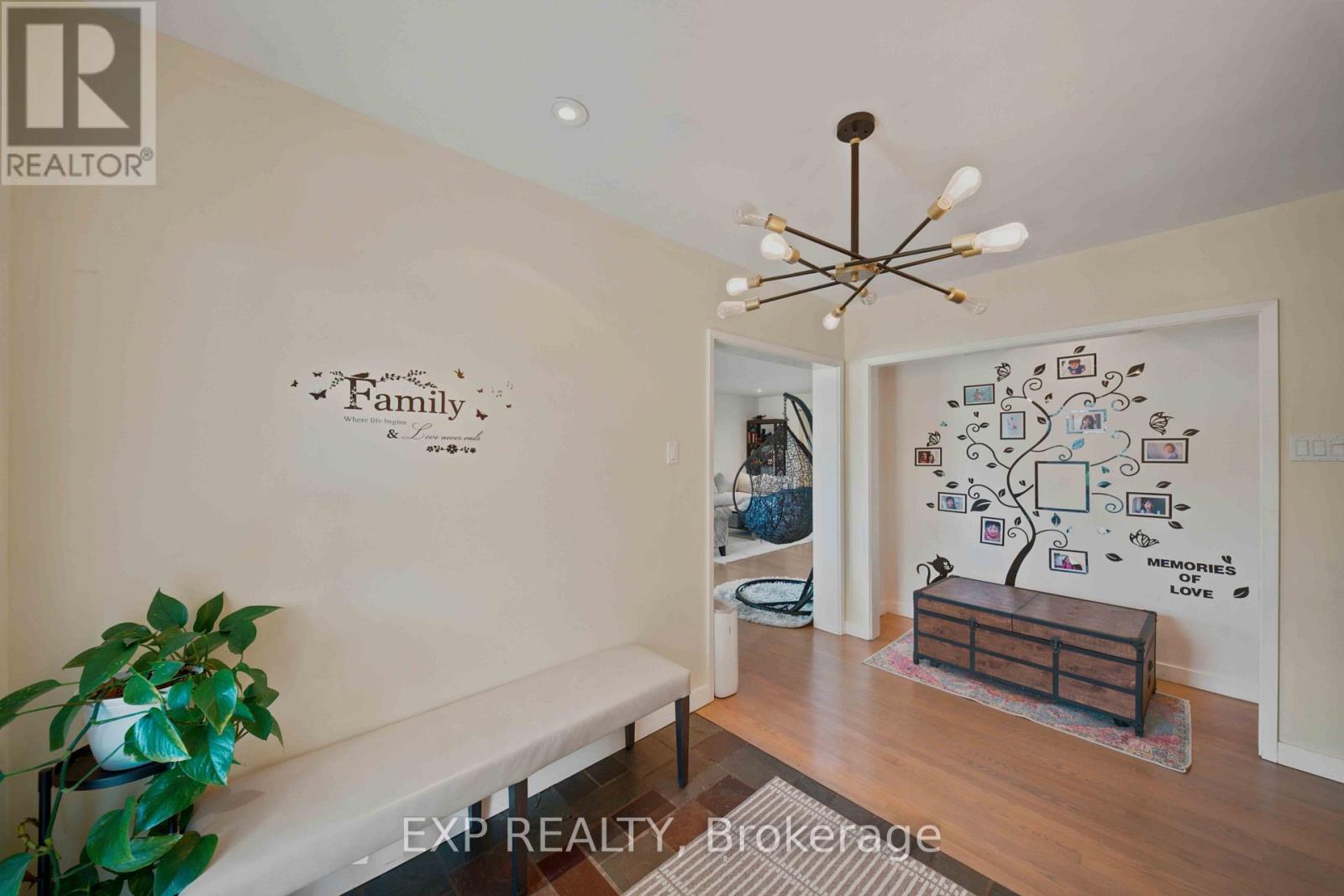 304 Roger Road, Ottawa, Ontario  K1H 5C4 - Photo 4 - X13551614