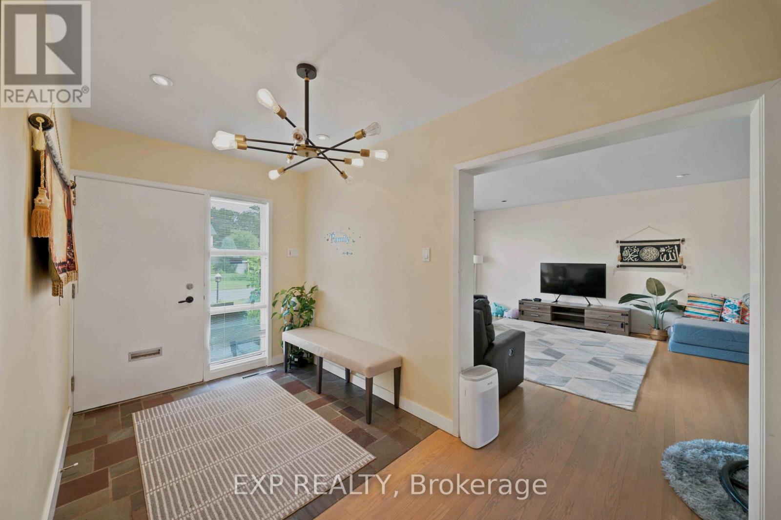 304 Roger Road, Ottawa, Ontario  K1H 5C4 - Photo 5 - X13551614