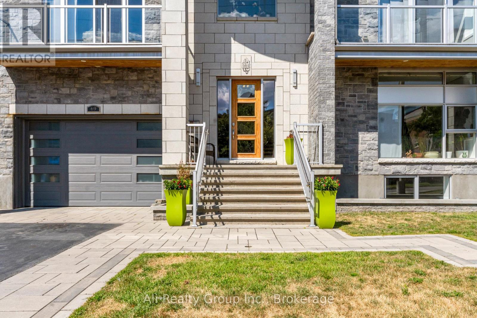 69 Donald Street, Ottawa, Ontario  K1K 1N3 - Photo 2 - X13551718