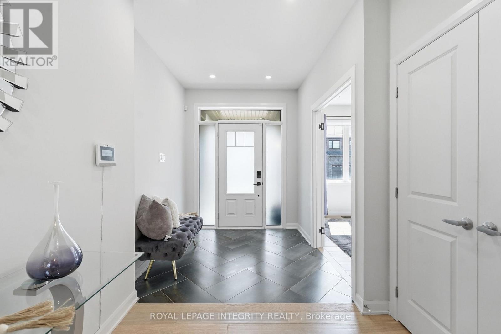 90 Coco Place, Ottawa, Ontario  K2T 0R2 - Photo 3 - X13551792