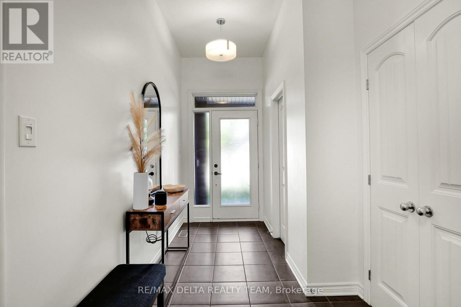 321 Widgeon Way, Ottawa, Ontario  K1T 0G1 - Photo 4 - X13551810