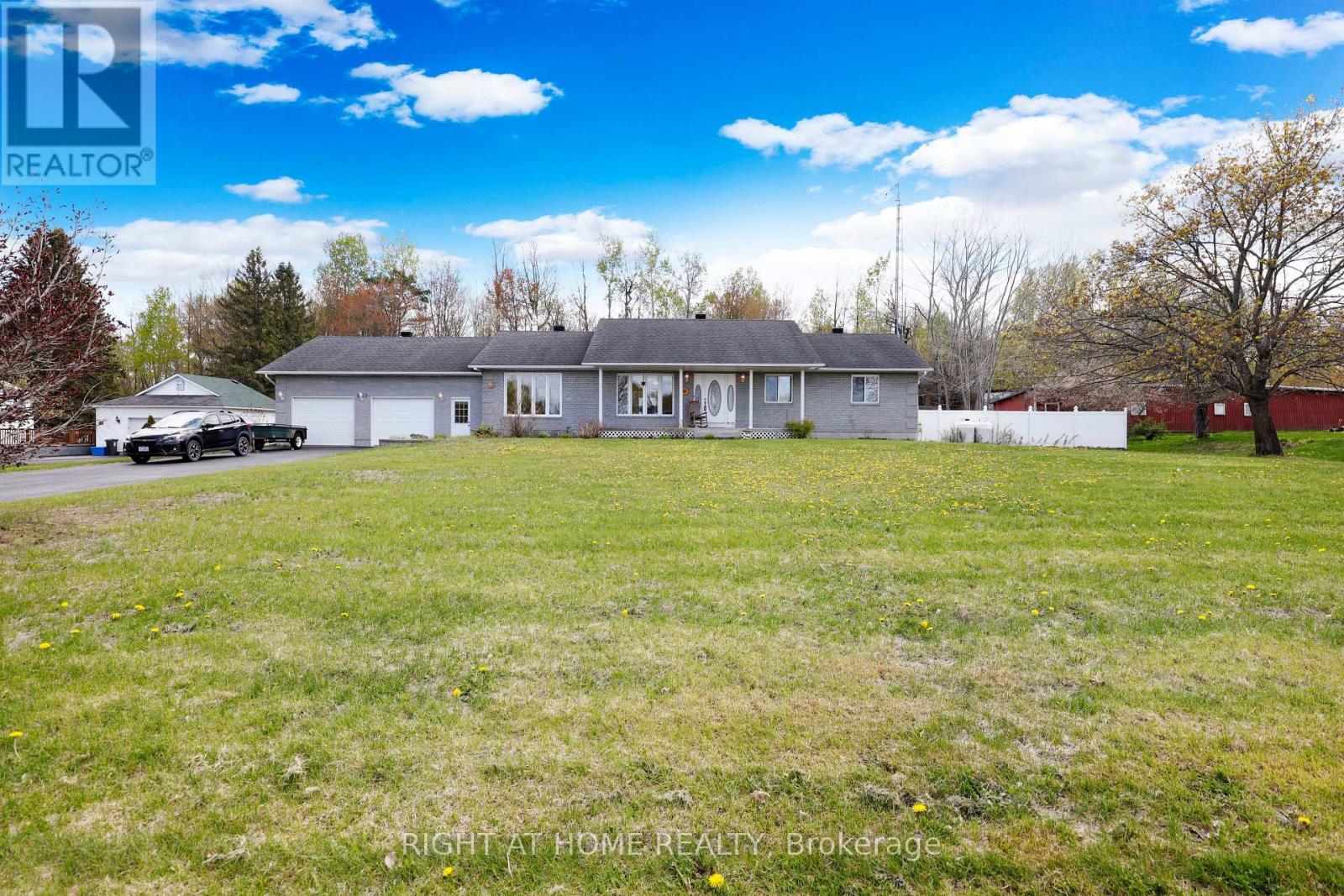 902 Rue Elizabeth Street, Alfred And Plantagenet, Ontario  K0B 1C0 - Photo 1 - X13552236