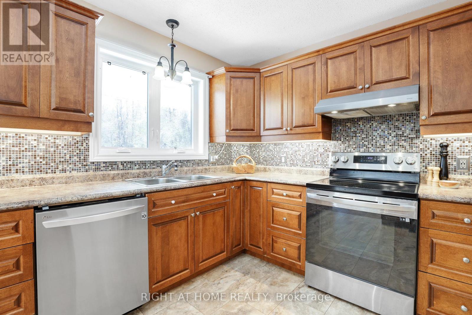 902 Rue Elizabeth Street, Alfred And Plantagenet, Ontario  K0B 1C0 - Photo 12 - X13552236