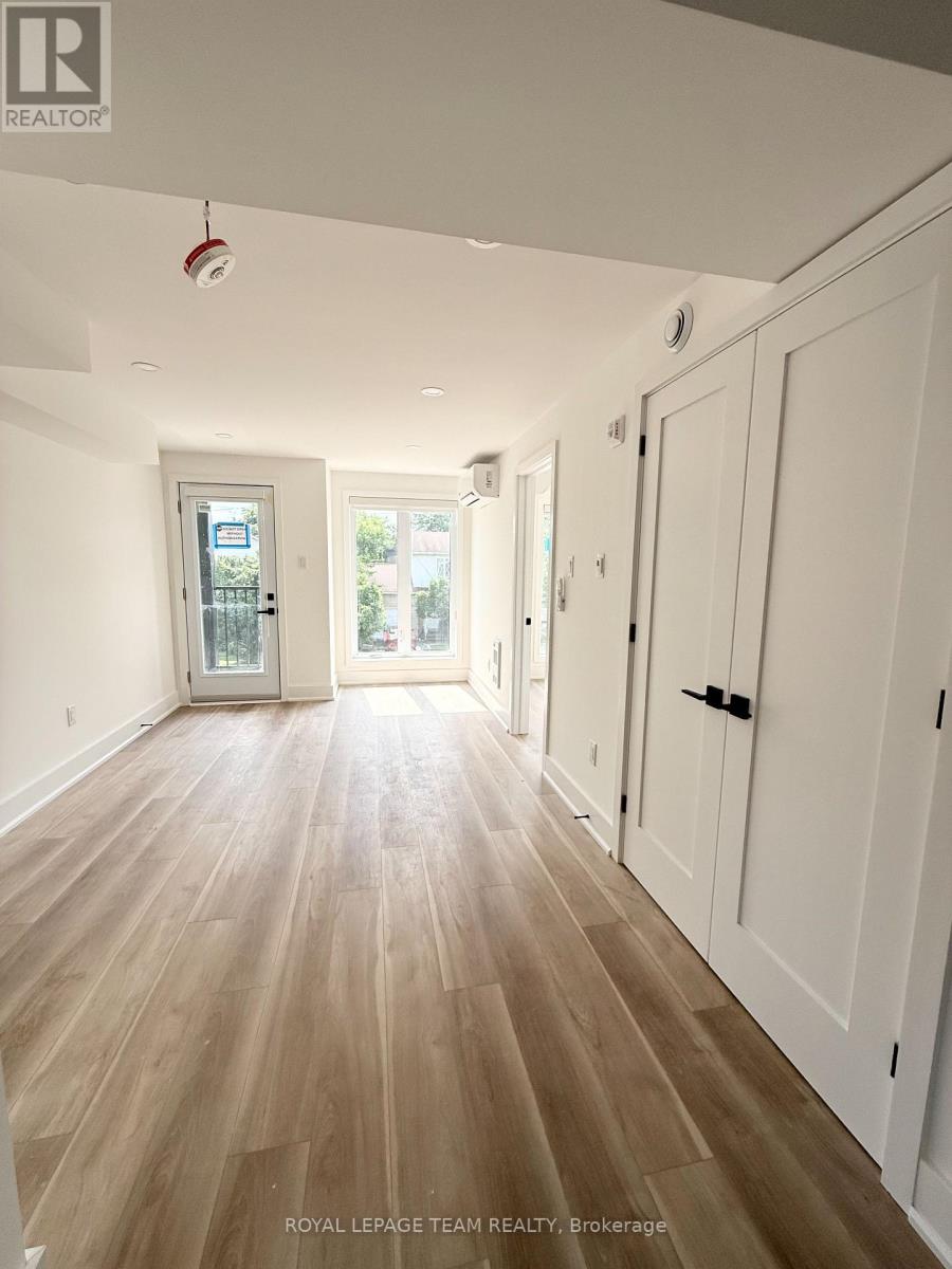 5 - 549 Melbourne Avenue, Ottawa, Ontario  K2A 1W7 - Photo 2 - X13552252