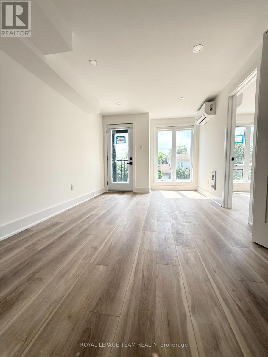 5 - 549 Melbourne Avenue, Ottawa, Ontario  K2A 1W7 - Photo 3 - X13552252