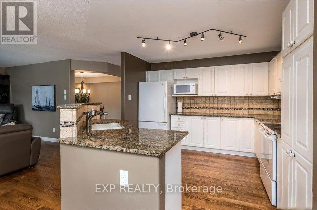 11 Pepperidge Way, Ottawa, Ontario  K2K 3B6 - Photo 4 - X13552544