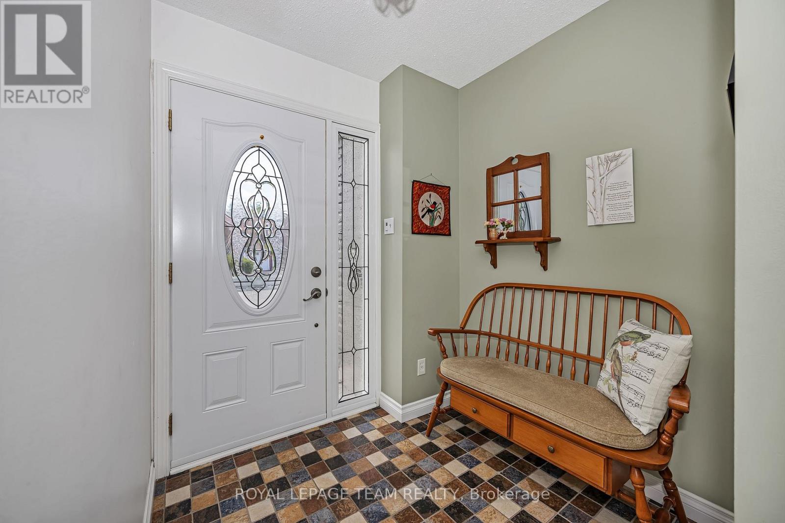 99 Melanie Crescent, Ottawa, Ontario  K2L 2E4 - Photo 3 - X13553082
