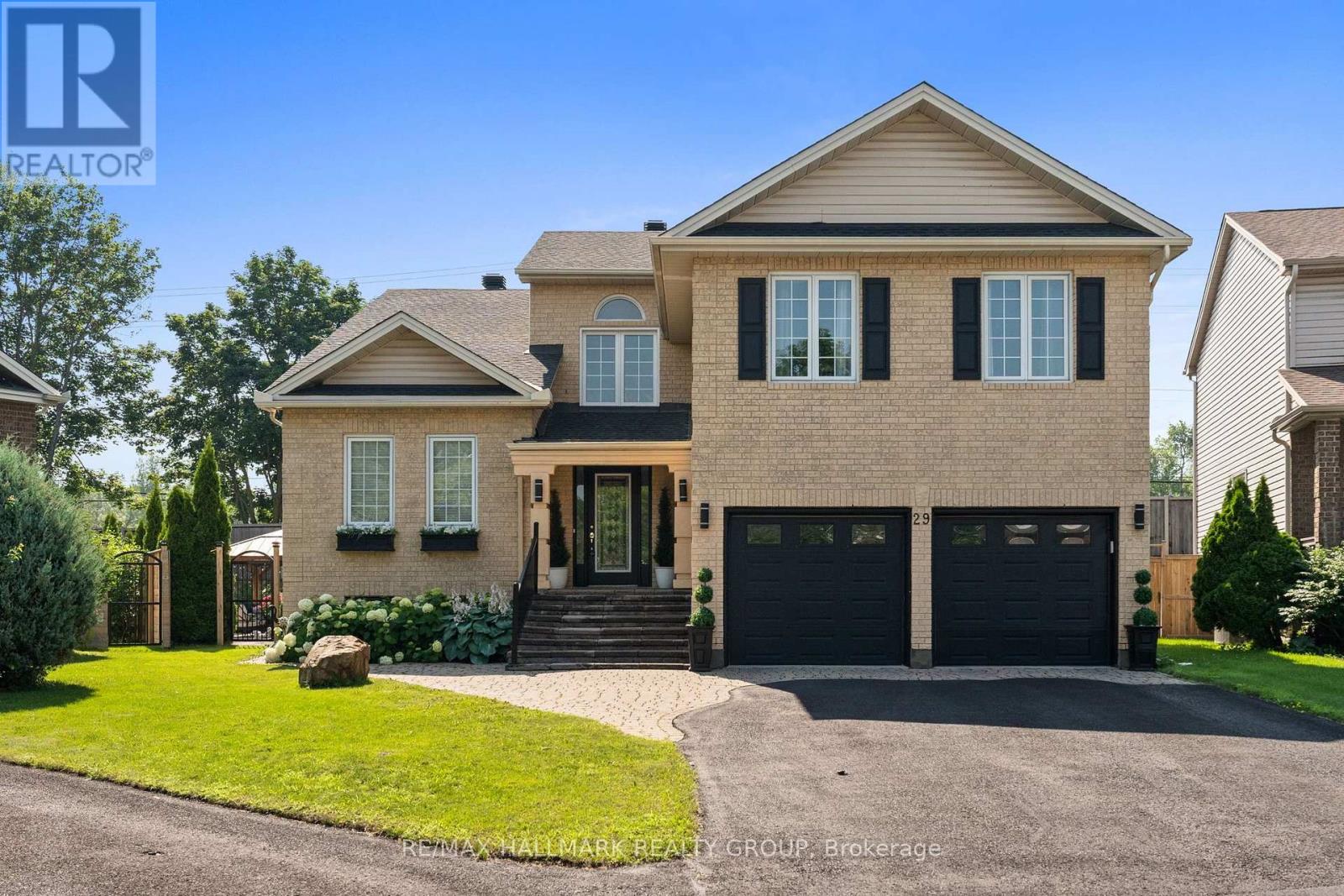29 Depper Place, Ottawa, Ontario  K1T 3L5 - Photo 1 - X13553652