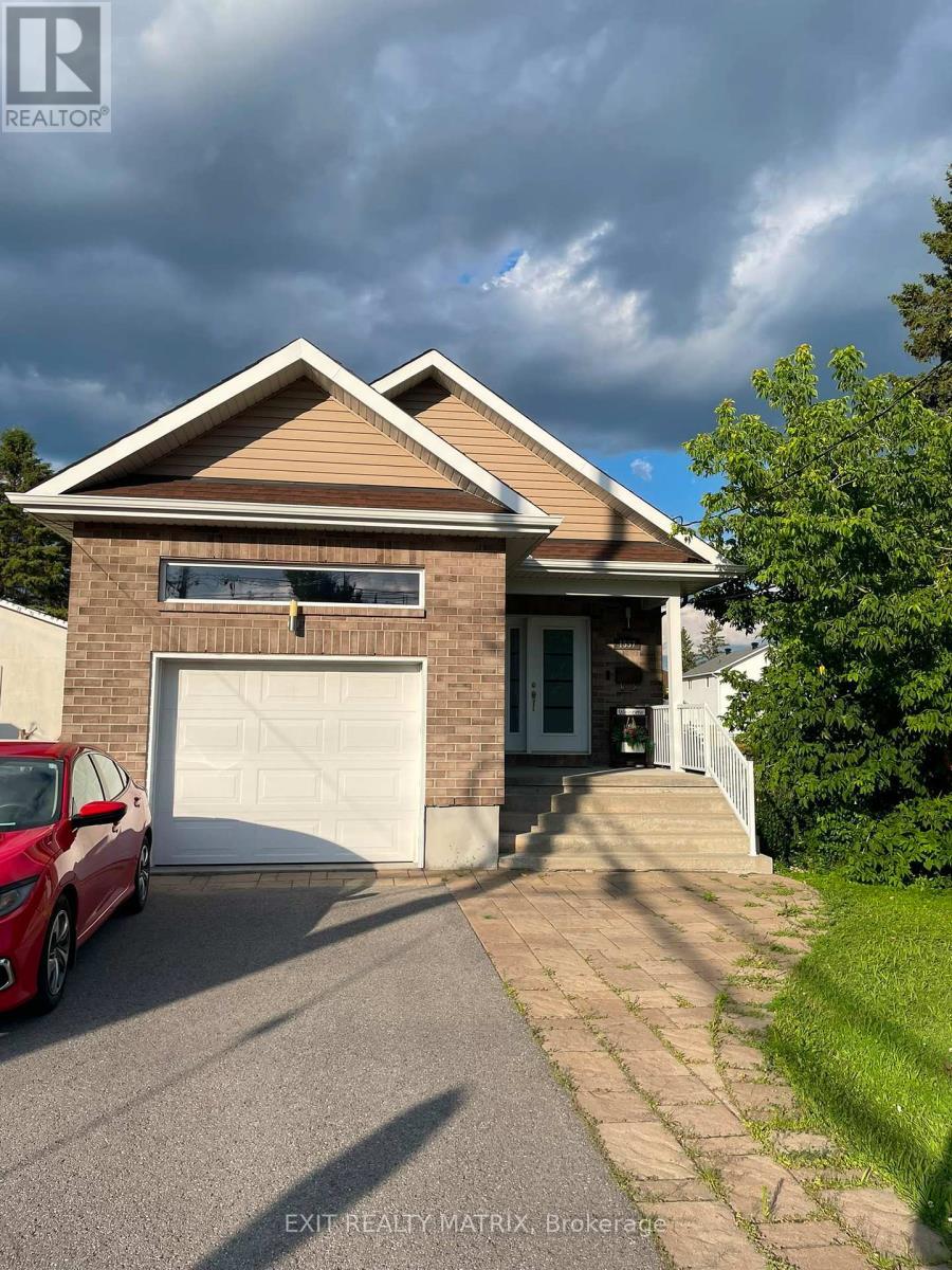 B - 1557 Belcourt Boulevard, Ottawa, Ontario  K1C 1M3 - Photo 1 - X13553662