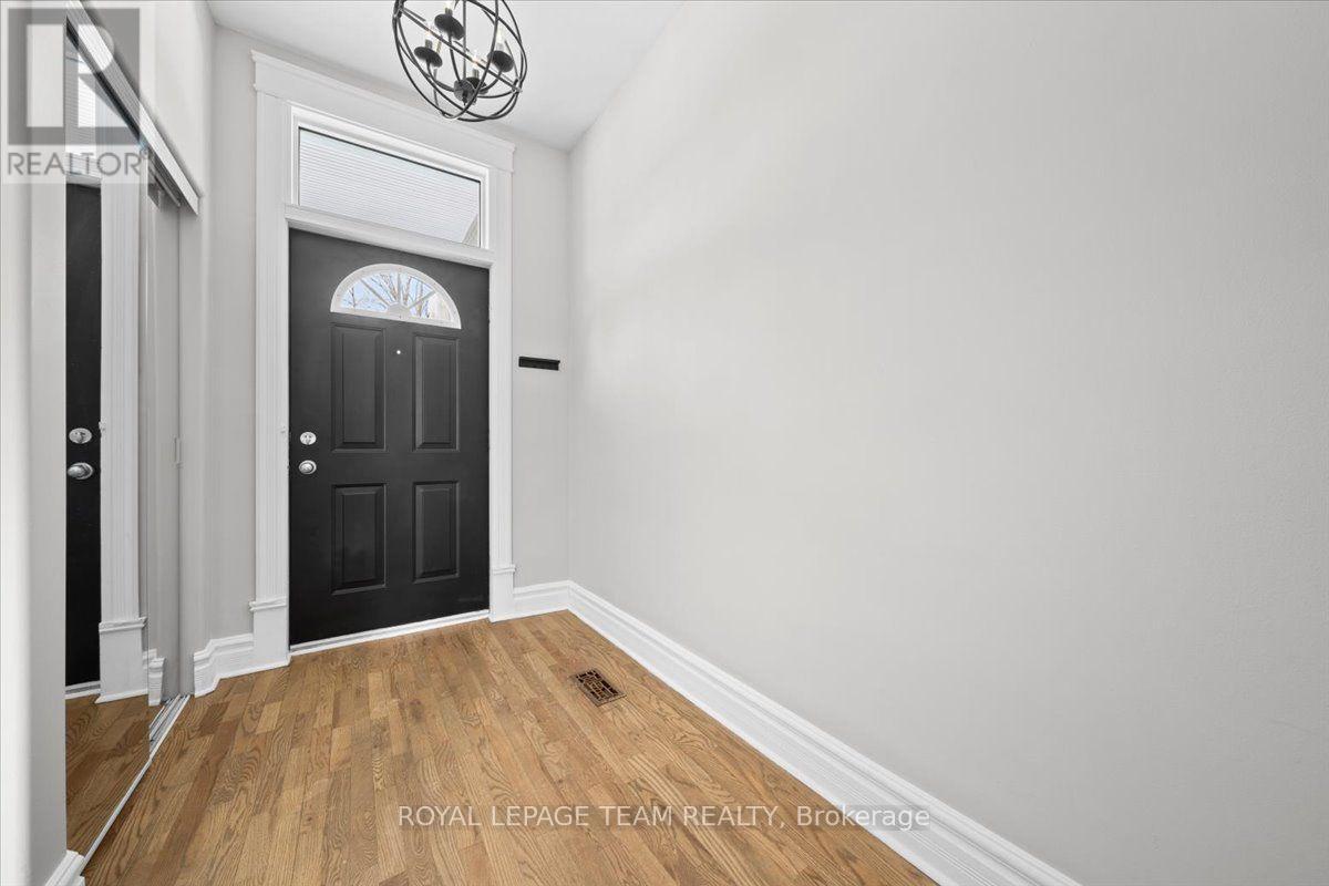 136 Elm Street, Ottawa, Ontario  K1R 6N5 - Photo 3 - X13554214