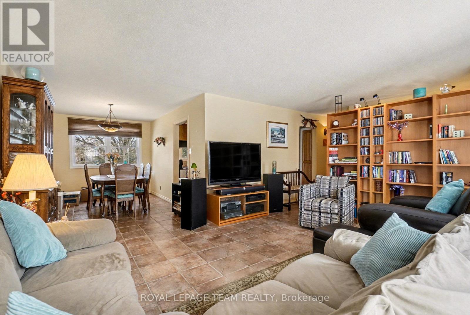 30 Juniper Court, Ottawa, Ontario  K2E 5M6 - Photo 3 - X13554386