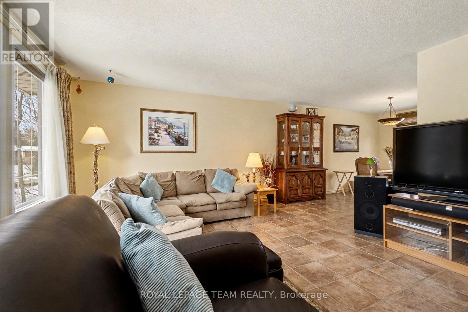30 Juniper Court, Ottawa, Ontario  K2E 5M6 - Photo 4 - X13554386
