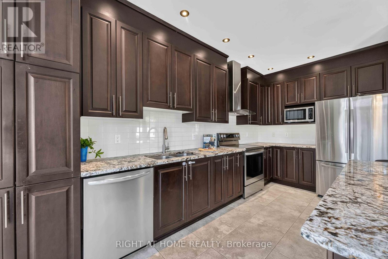 935 Rotary Way, Ottawa, Ontario  K1T 0L2 - Photo 11 - X13554534