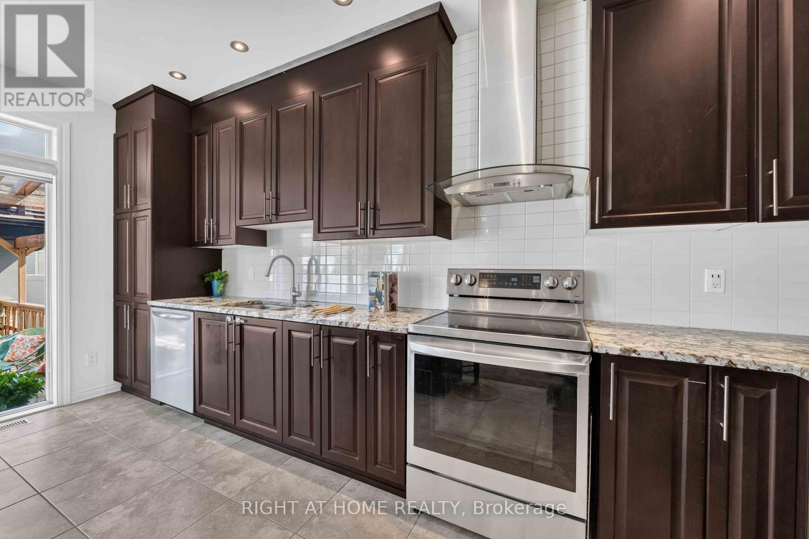 935 Rotary Way, Ottawa, Ontario  K1T 0L2 - Photo 12 - X13554534