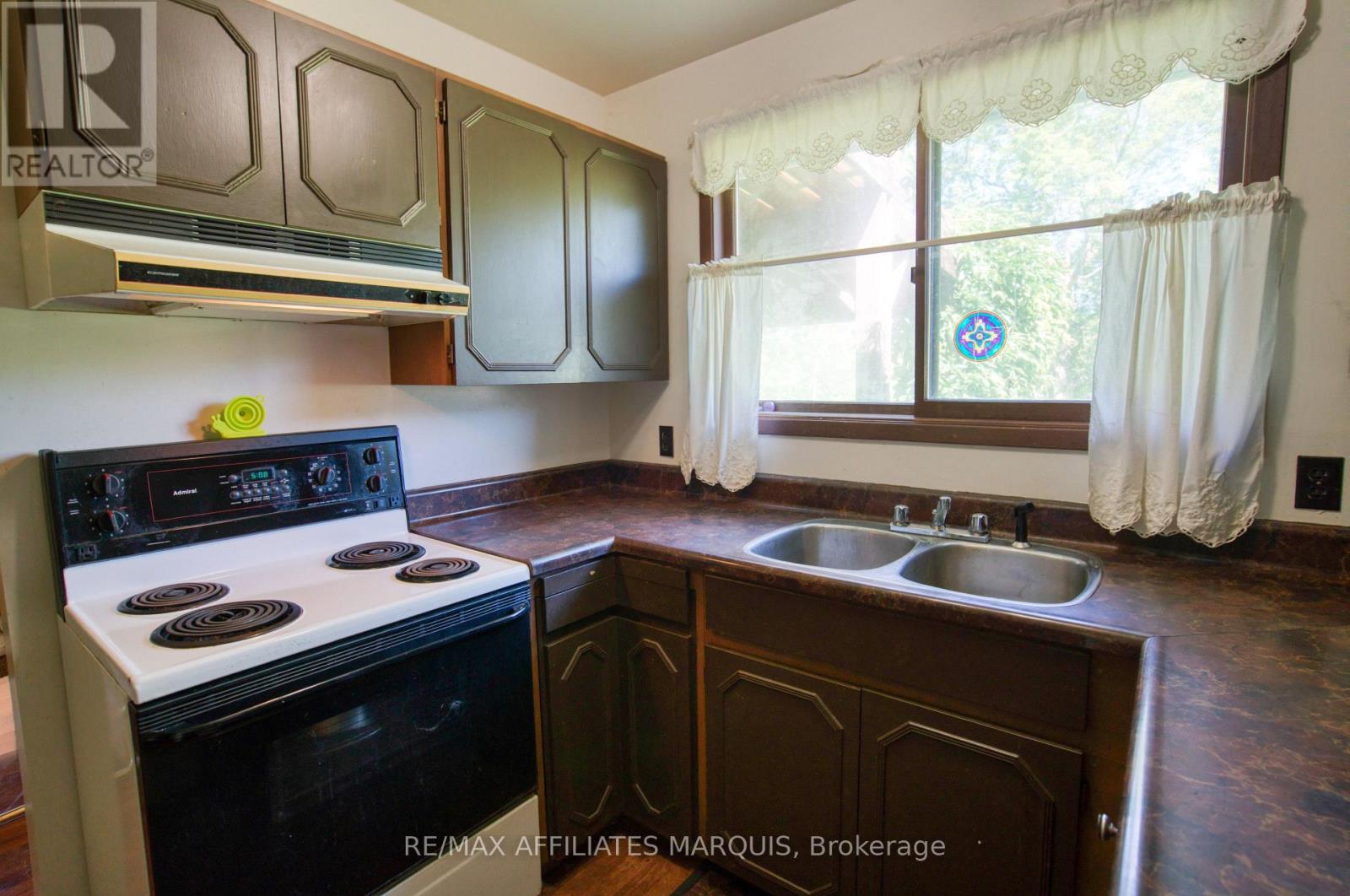 84 Bedford Street, Westport, Ontario  K0G 1X0 - Photo 9 - X13555054