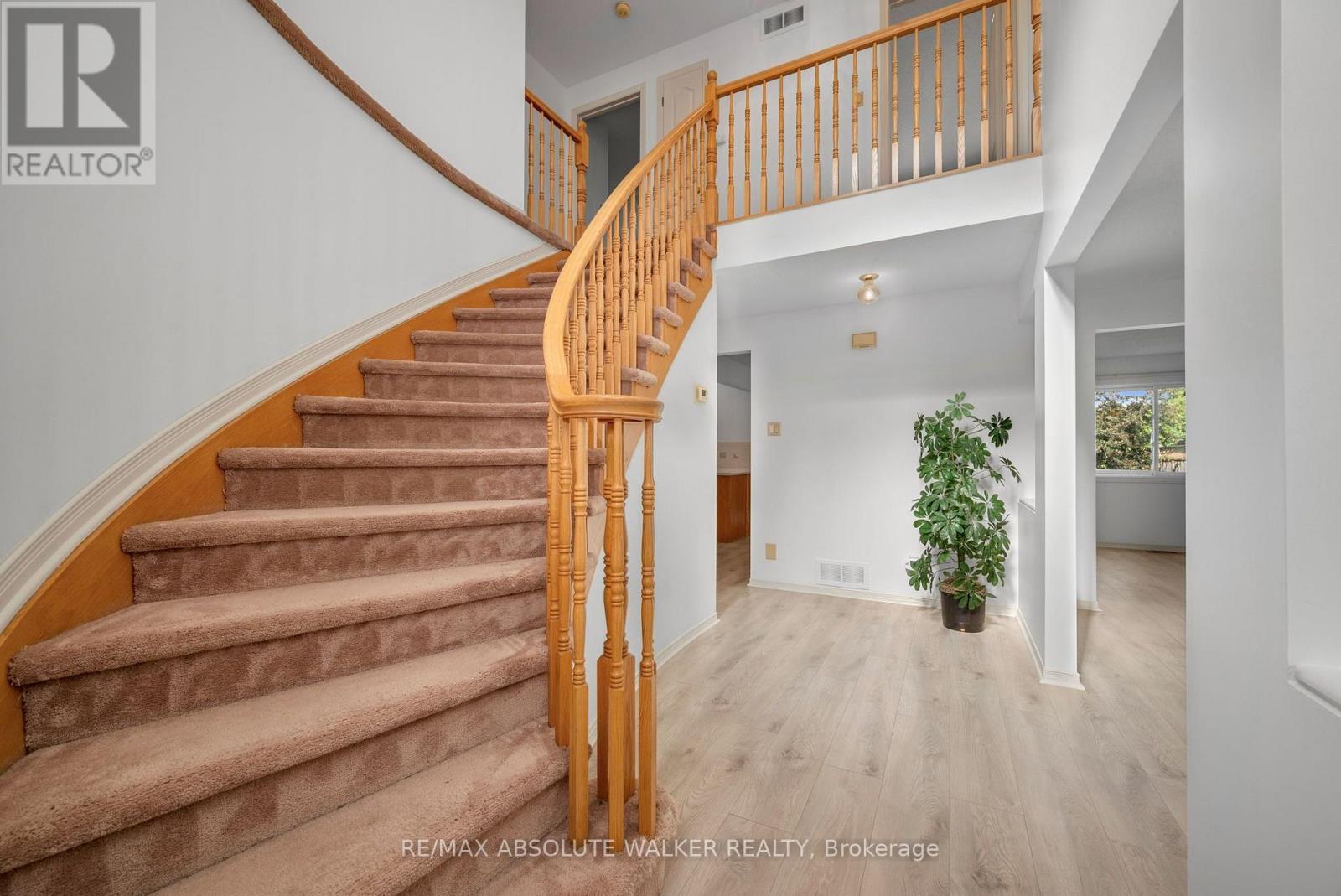 1889 Rosewind Court, Ottawa, Ontario  K1C 7E3 - Photo 3 - X13556122