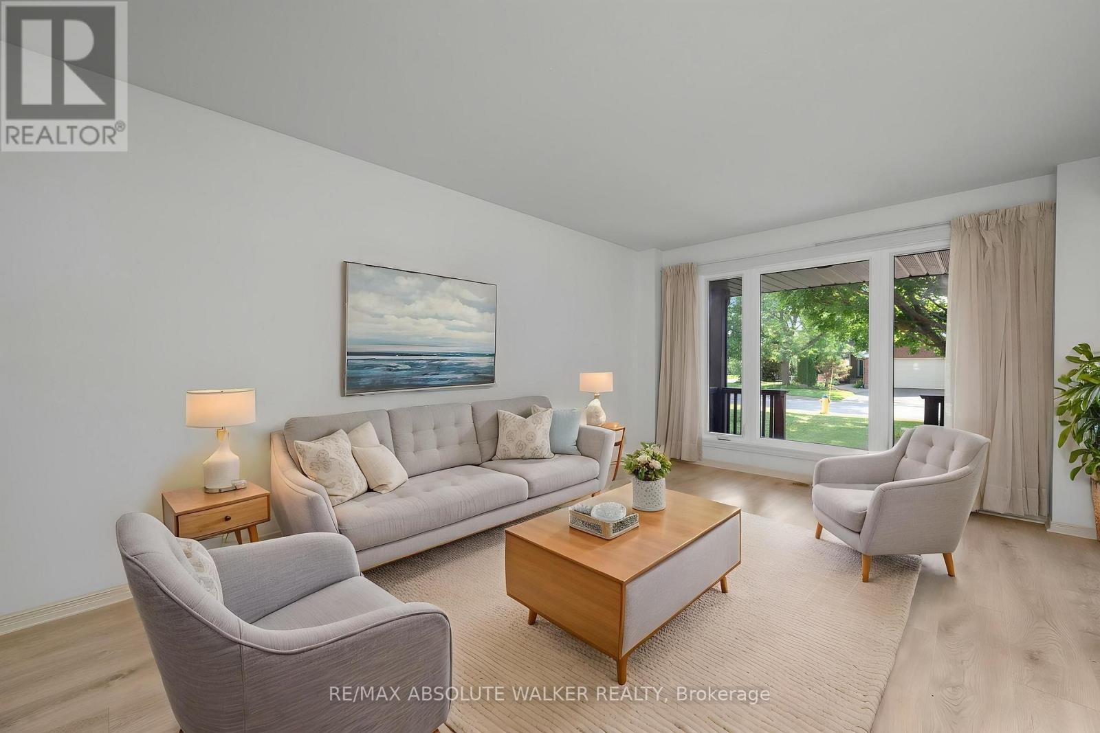1889 Rosewind Court, Ottawa, Ontario  K1C 7E3 - Photo 4 - X13556122