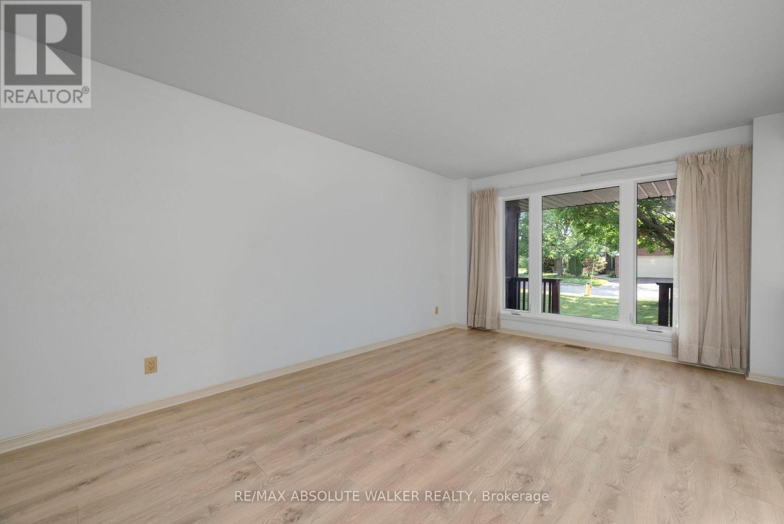 1889 Rosewind Court, Ottawa, Ontario  K1C 7E3 - Photo 5 - X13556122