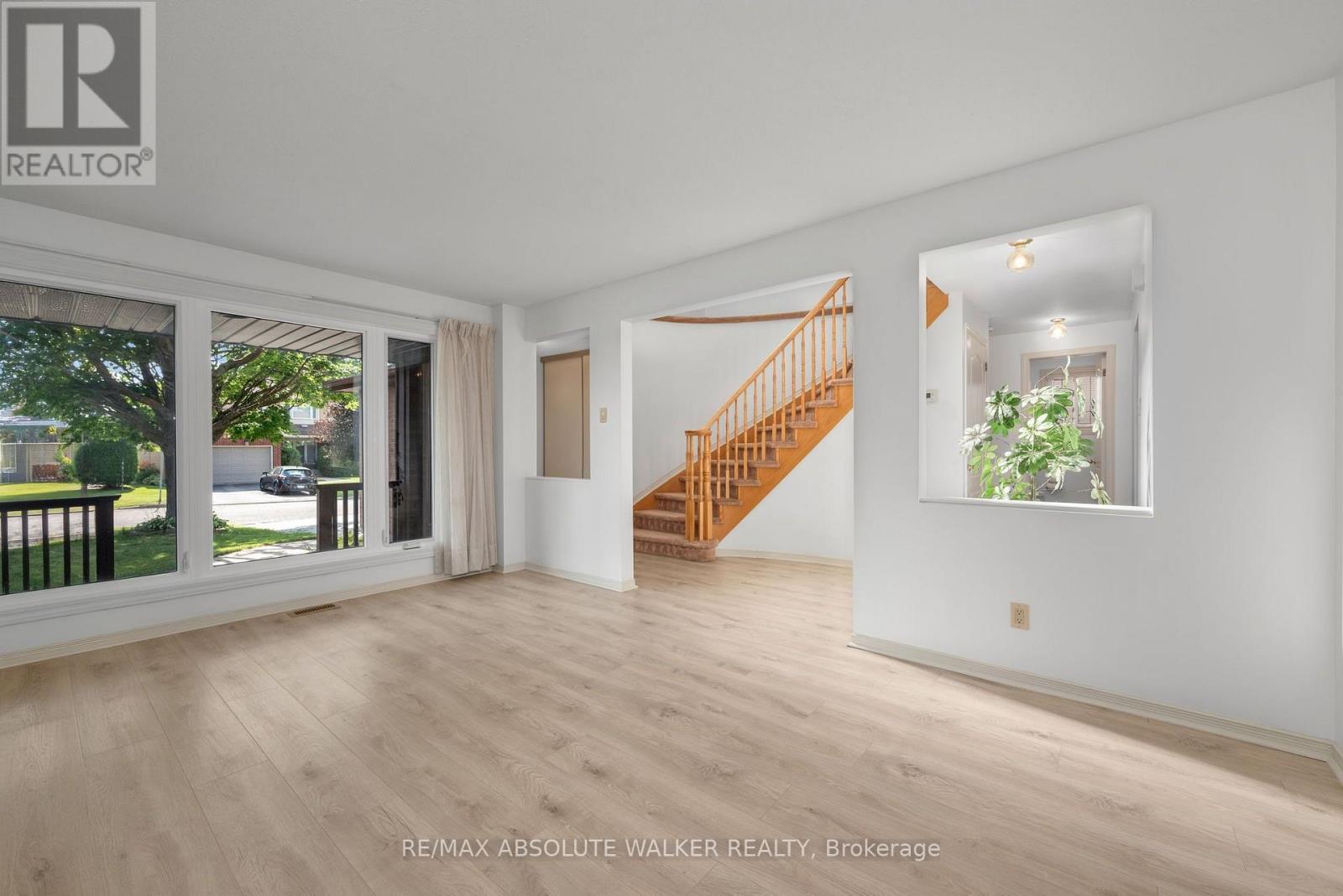 1889 Rosewind Court, Ottawa, Ontario  K1C 7E3 - Photo 9 - X13556122