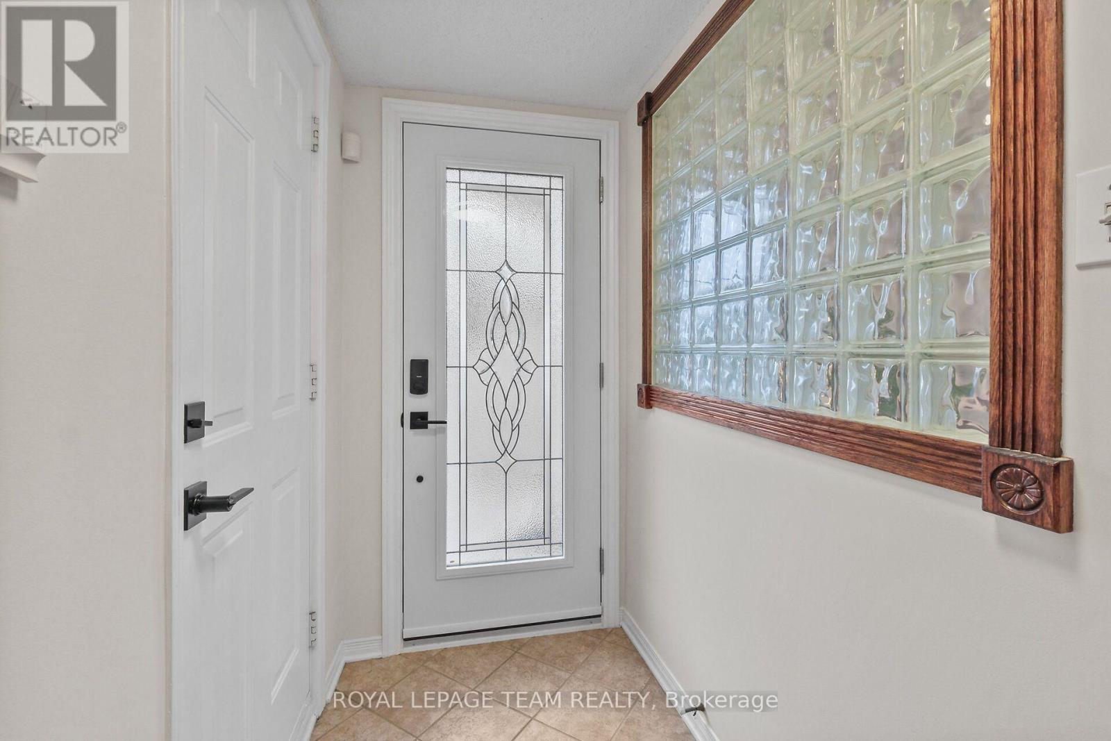 70 College Circle, Ottawa, Ontario  K1K 4R8 - Photo 4 - X13556176