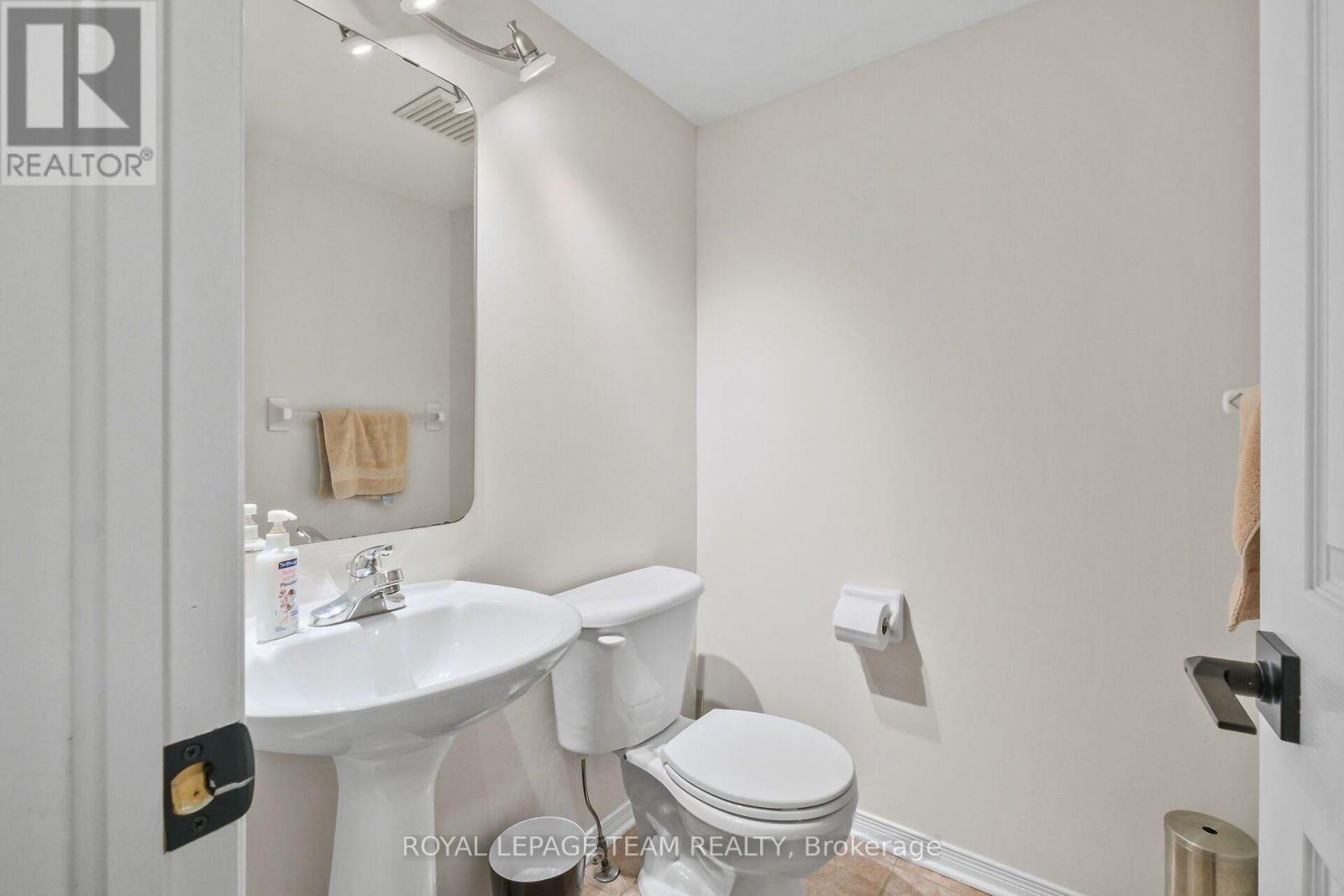 70 College Circle, Ottawa, Ontario  K1K 4R8 - Photo 5 - X13556176