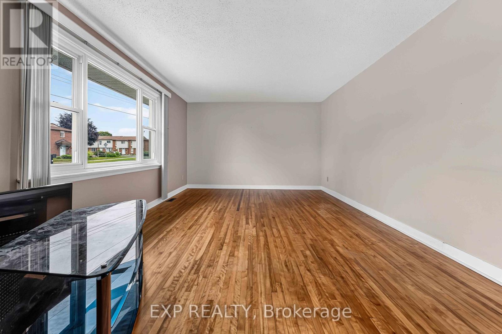 1613 Queensdale Avenue, Ottawa, Ontario  K1T 1J4 - Photo 5 - X13556216