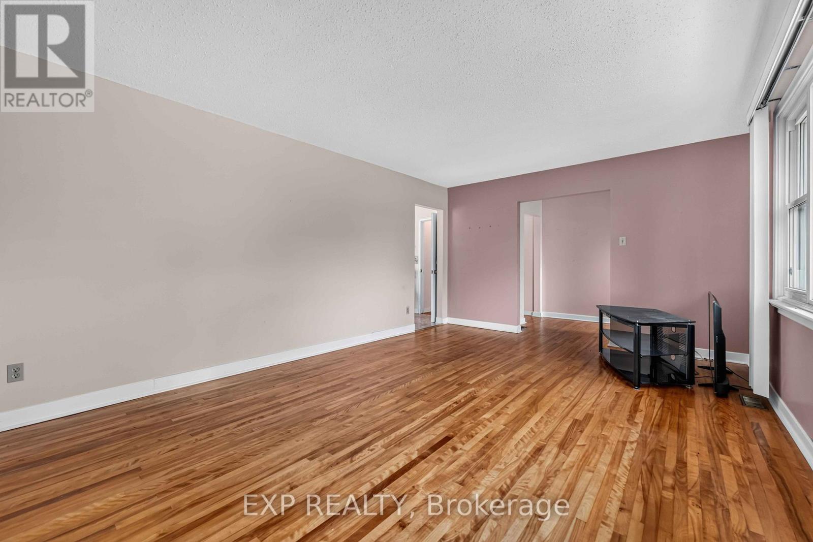 1613 Queensdale Avenue, Ottawa, Ontario  K1T 1J4 - Photo 8 - X13556216