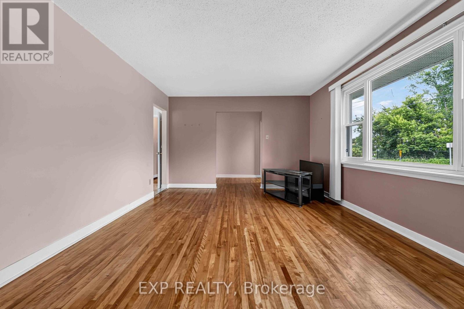 1613 Queensdale Avenue, Ottawa, Ontario  K1T 1J4 - Photo 9 - X13556216
