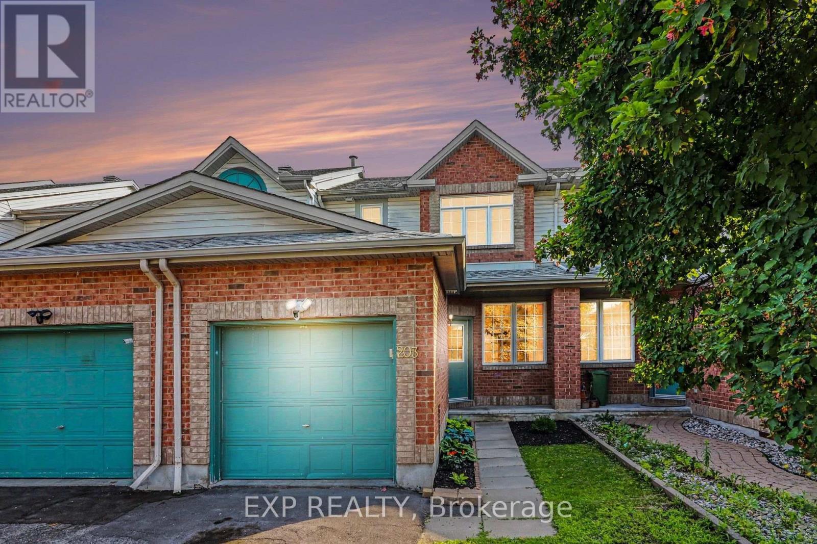 203 Duntroon Circle, Ottawa, Ontario  K1T 4C9 - Photo 1 - X13556326